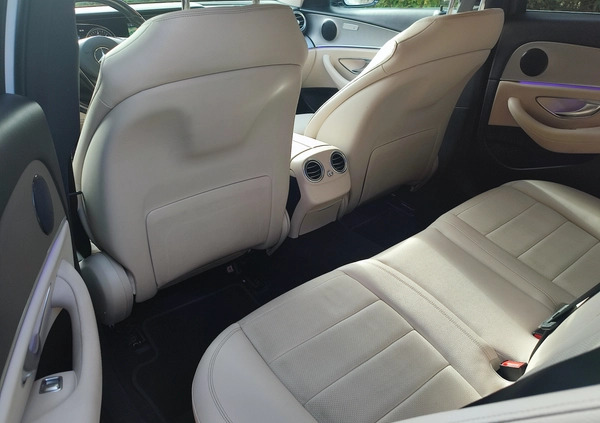 Mercedes-Benz Klasa E cena 89900 przebieg: 289900, rok produkcji 2017 z Jawor małe 781
